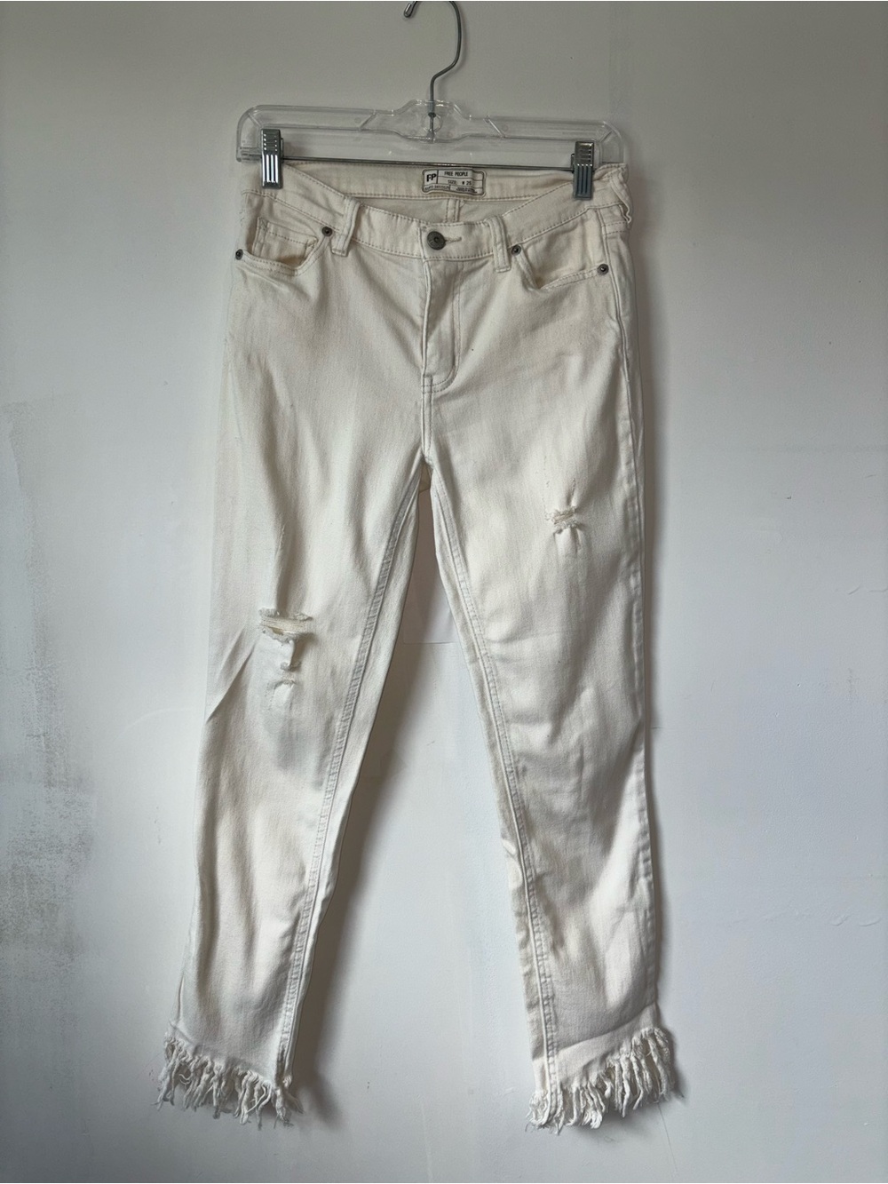 Free People White Distressed Frayed-Ankle Jeans